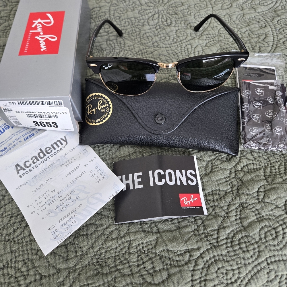 Ray-Ban Clubmaster Black and Gold Sunglasses. RB3016 WO365